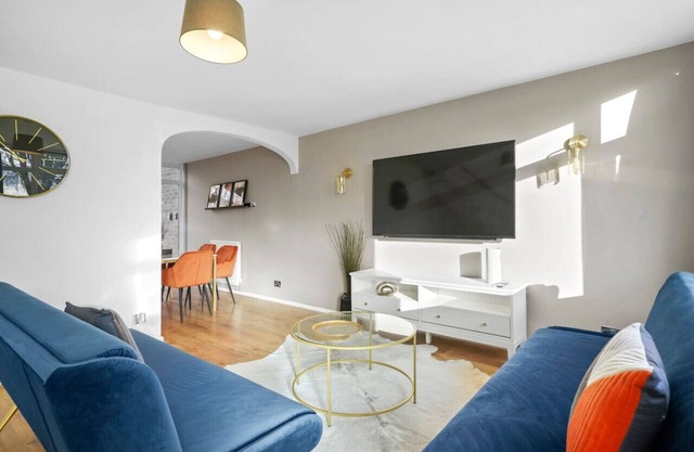 🌟Cosy House with Free Parking, Garden & Smart TV🌟