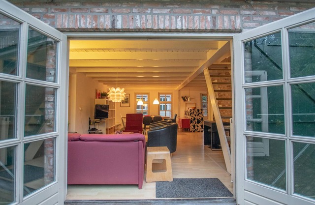 cosy house with large garden, quiet location