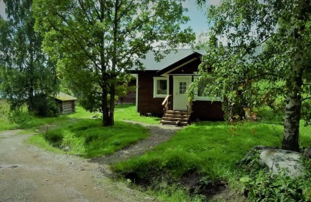 Cosy little studio by lake & shared lakeside Sauna