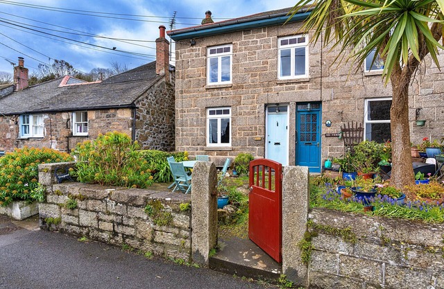 Cosy Mousehole Cottage with Sea Views