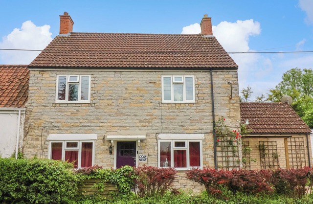 COSY NEST, pet friendly, with a garden in Glastonbury