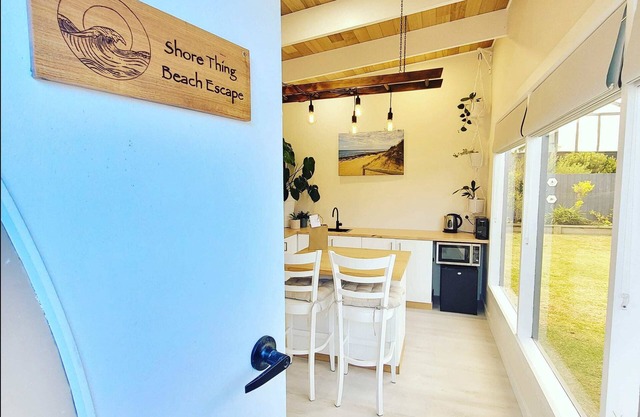 Cosy Ocean Beach Bungalow Minutes from The Hot Springs and Ocean Beaches.