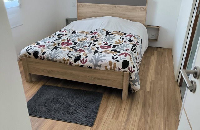 Cosy room with kitchen - Free parking - Near VNB Festival - Jacuzzi.