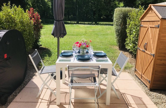 Cottage/2 BEDROOMS/4/5 pers/pool/golf/calm