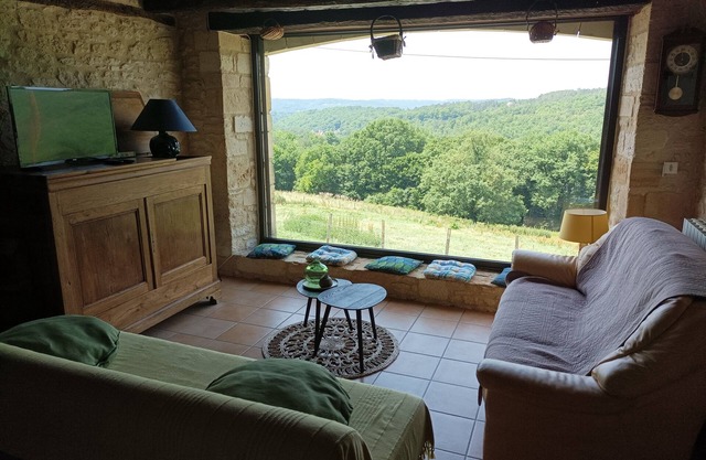 Cottage of character, near SARLAT, SUPERB PANORAMA