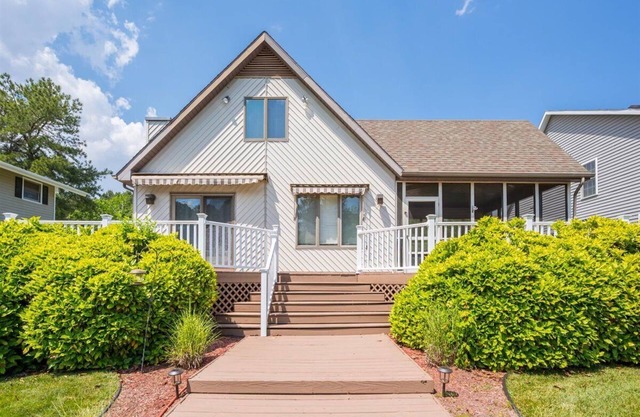 Cottage on the Canal minutes from Ocean City, Assateague Island and Ocean Downs