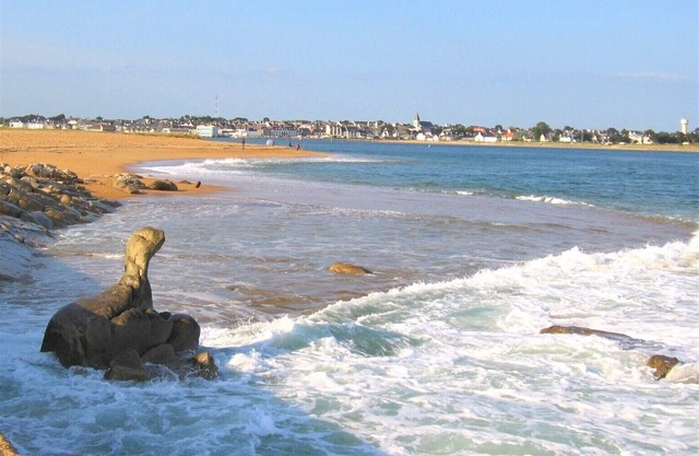 Cottage with indoor heated pool not far from the Gulf of Morbihan