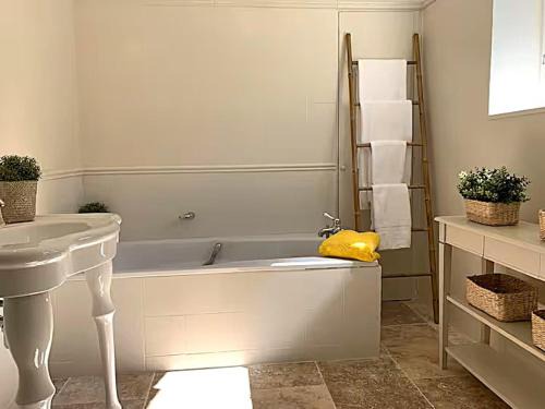 Cottages Piscine Tennis 22pers