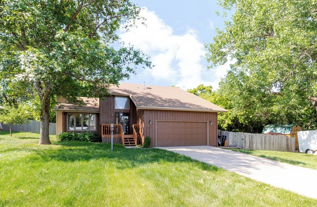 Country Club Haven - 4BR/3BA Retreat w/Firepit & Deck