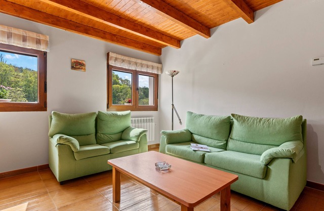 Country House 'El Trasgu' with Mountain View, Wi-Fi, and Air Conditioning
