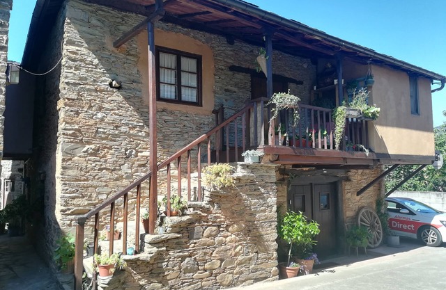 COUNTRY HOUSE in EL BIERZO very close to Ponferrada and Las Medulas