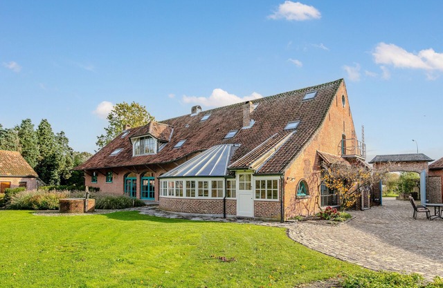 Country house with garden for families