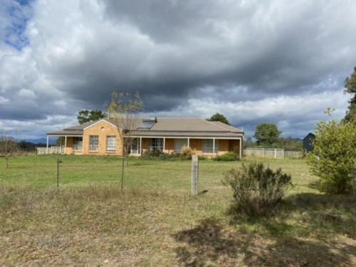 Country House with Stunning Views for 1-10 people