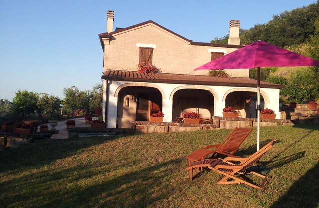 Country house with swimming pool in the province of Fermo.