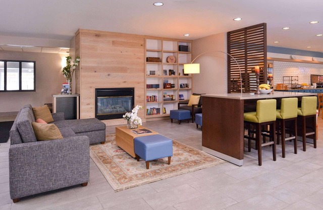 Country Inn & Suites by Radisson, Omaha Airport, IA