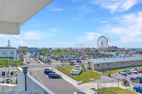 Couple's Corner - 2 Blocks to the Boardwalk - Panoramic Views of Assateague Island, Bay and Ocean