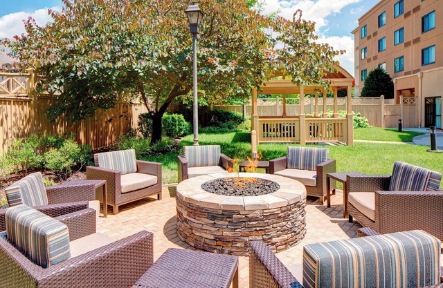 Courtyard by Marriott Roanoke Airport