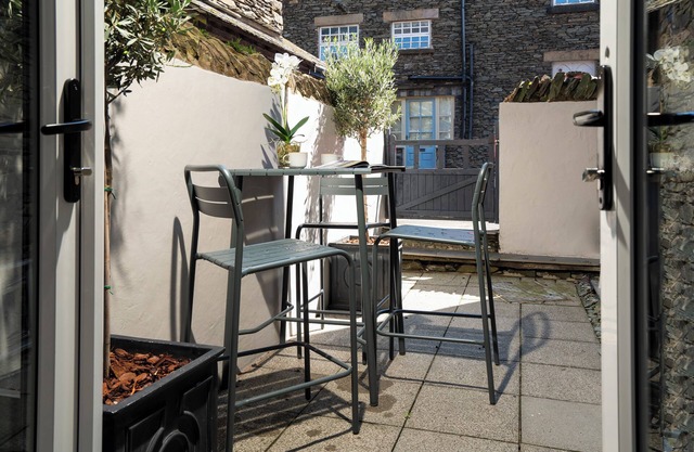 Courtyard Apartments