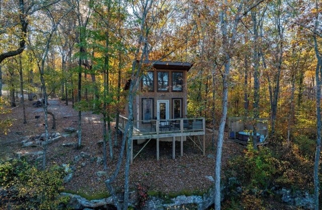 Coyote's Treehouse With Hot Tub