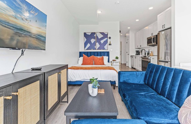 Coze Studio Unit Near Downtown MN and Airport