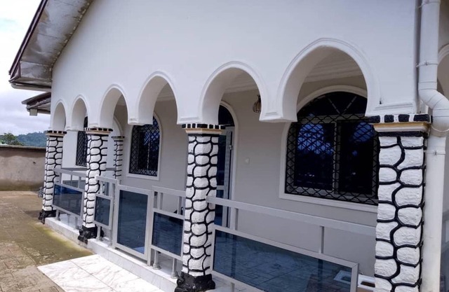 Cozi and comfortable guesthouse located at Mile 4 Limbe. Friendly and welcoming