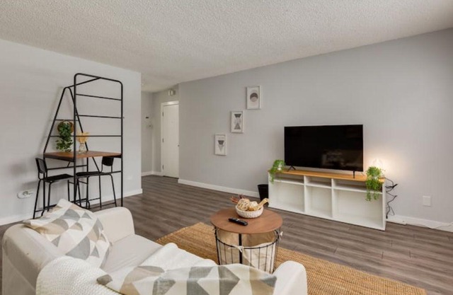 *Cozy* 1 Bdrm Apt In DT Calgary!