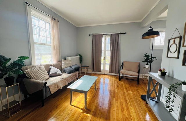 Cozy 1-bedroom apartment in charming Utica located in the second floor.