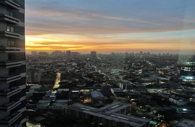 Cozy 1 bedroom condo w/AC and Wi-Fi in cool business district of Makati CityPH