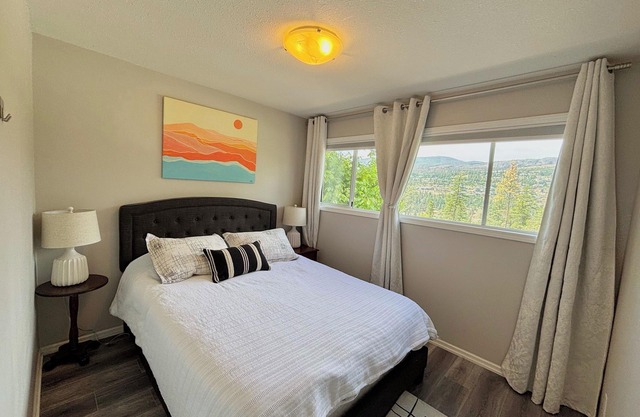 Cozy 1 bedroom self-contained suite near the Westside Wine Trail.