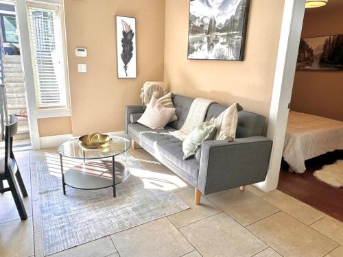 Cozy 1 Bedroom Suite