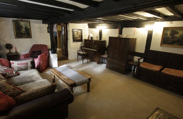 Cozy 16th century Cottage n