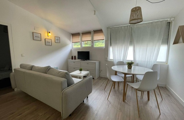 Cozy 1BR Apartment in Astun Ski Resort, 4 Guests, Great for Skiing!