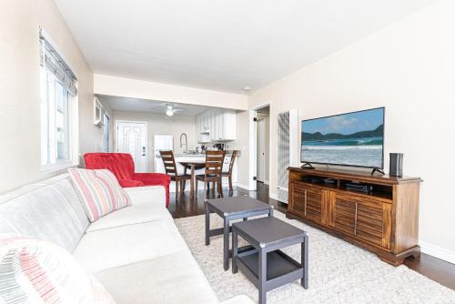 Cozy 1Br Beach Retreat W Balcony & Bbq One Block From Sand By Beachview Rentals