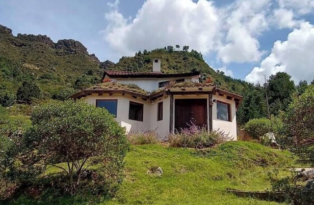 Cozy 2-bedroom cabin in quaint Sutatausa with WiFi