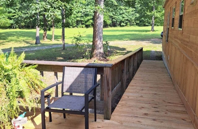 Cozy 2-bedroom country home in fantastic Camden AC, WiFi Great quiet location.