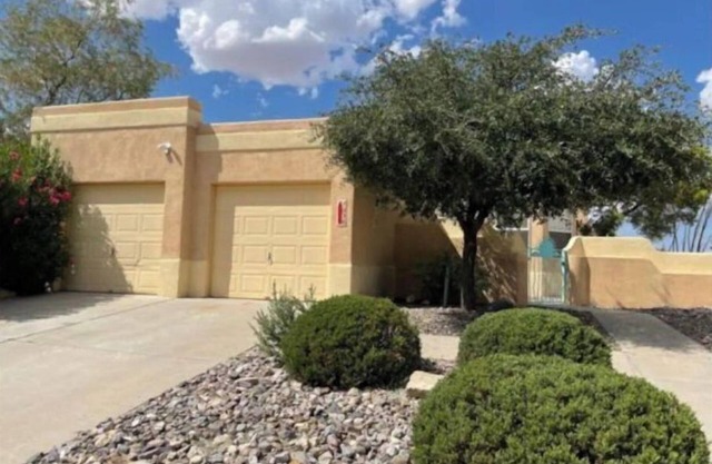 Cozy 2 bedroom home in the heart of Picacho Hill