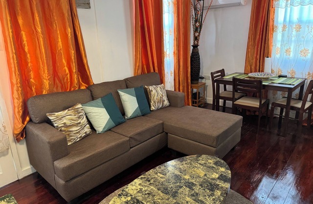 Cozy 2-bedroom house among the trees With WiFi and AC, Close to a Beach