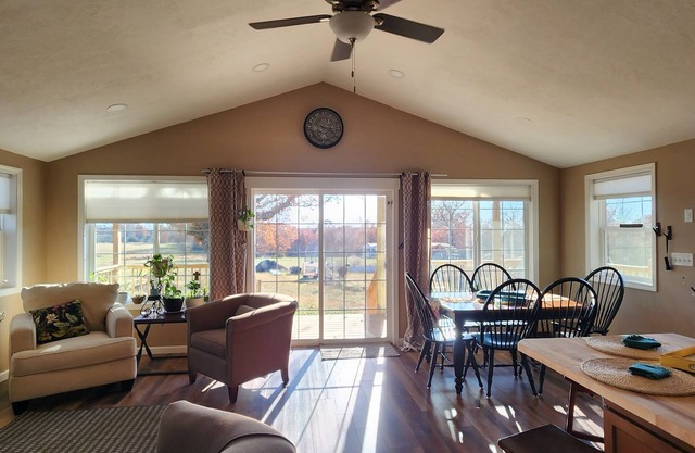 Cozy 2-bedroom house in peaceful Richland with WiFi, AC