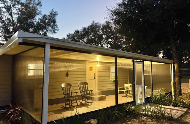 Cozy 2-bedroom mobile home with WiFi, AC in rural Weirsdale