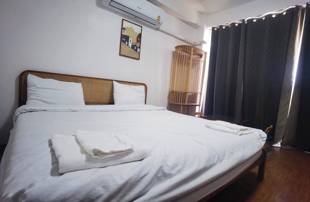 Cozy 2-bedroom building in tranquil Tambon Ngiu Rai with WiFi, AC