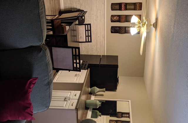 Cozy 2bd w WiFi and Private Entry