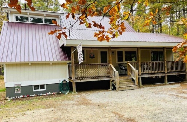 Cozy 3-bdrm with Ossipee Lake access, near White Mntns, Skiing, Shopping, Hiking