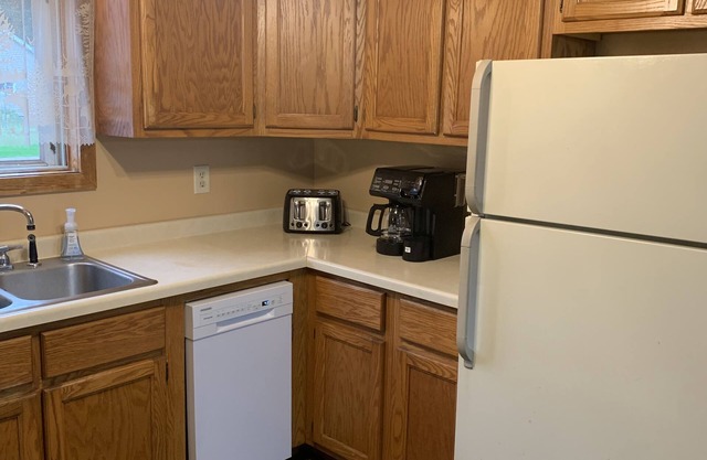 Cozy 3 bedroom 1 bath house centrally located