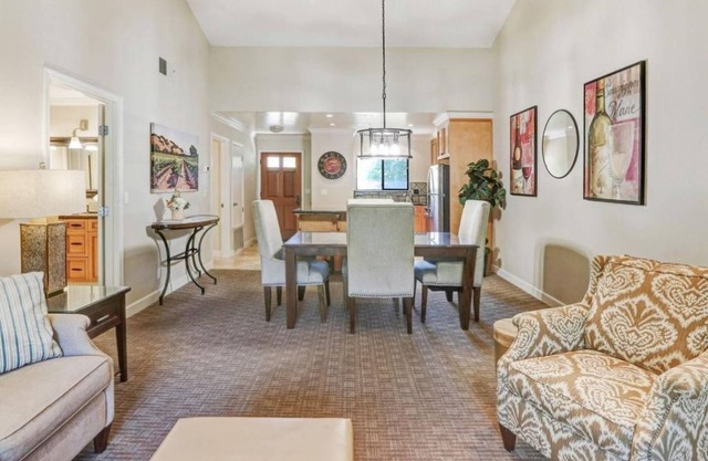 Cozy 3 Beds/2 Bath Condo - Silverado