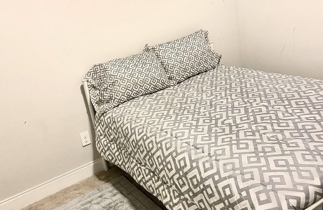 Cozy 3bd/2ba Near Beaches and Shopping! Free Onsite Parking!