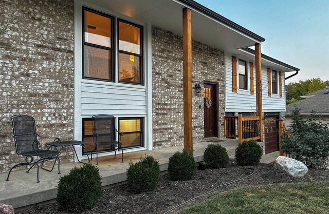 Cozy 3BR w/Pool, Fire Pit, Near KC Stadiums & Fun