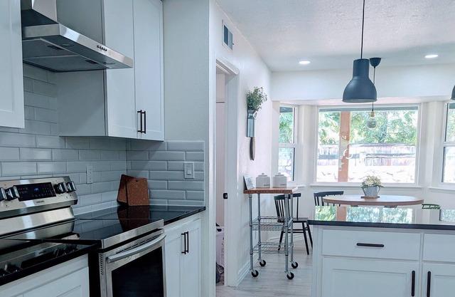 Cozy 4BR 3BA with Massage bed frame & Game Room