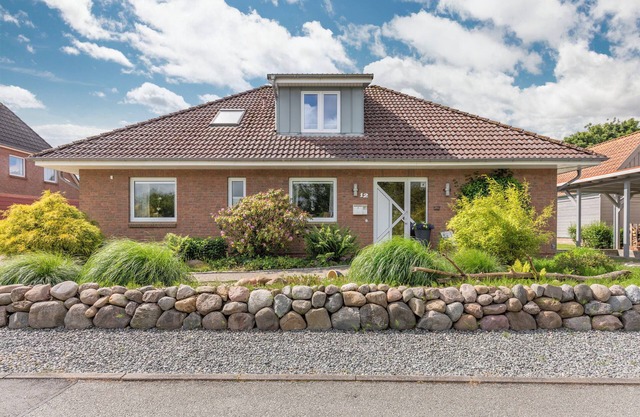 Cozy accommodation in rural Hattstedt with terrace, garden and WLAN