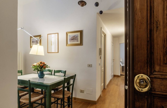 Cozy and colorful, within walking distance of the Colosseum