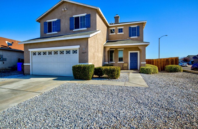 Cozy and Family Friendly Spacious 5 Bedroom Home